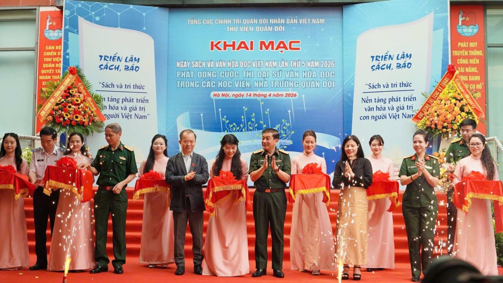 UC Việt Nam giới thiệu giải pháp UC.Kiosk mượn trả tự động 24/7 tại "Ngày Sách và Văn hóa đọc Việt Nam lần thứ 5 trong Quân đội nhân dân Việt Nam"